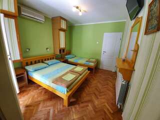 Гостевой дом Apartments MM Свети-Стефан Апартаменты с 1 спальней (для 3 взрослых)-3