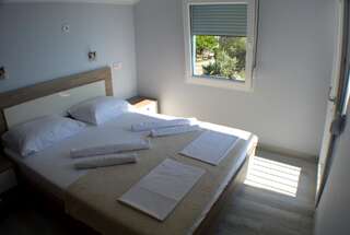 Гостевой дом Apartments MM Свети-Стефан Апартаменты с видом на море-11